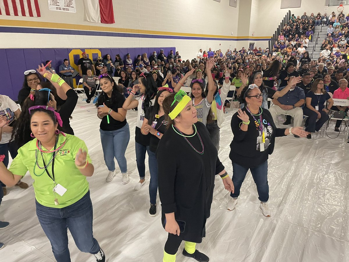 GarzaSTEAM's tweet photo. #SBCISD ROCKS!! Go Rockets!! https://t.co/Ci54ZelhpH