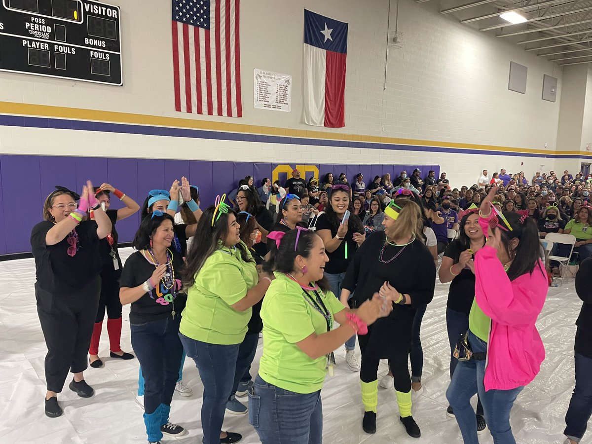 GarzaSTEAM's tweet photo. #SBCISD ROCKS!! Go Rockets!! https://t.co/Ci54ZelhpH
