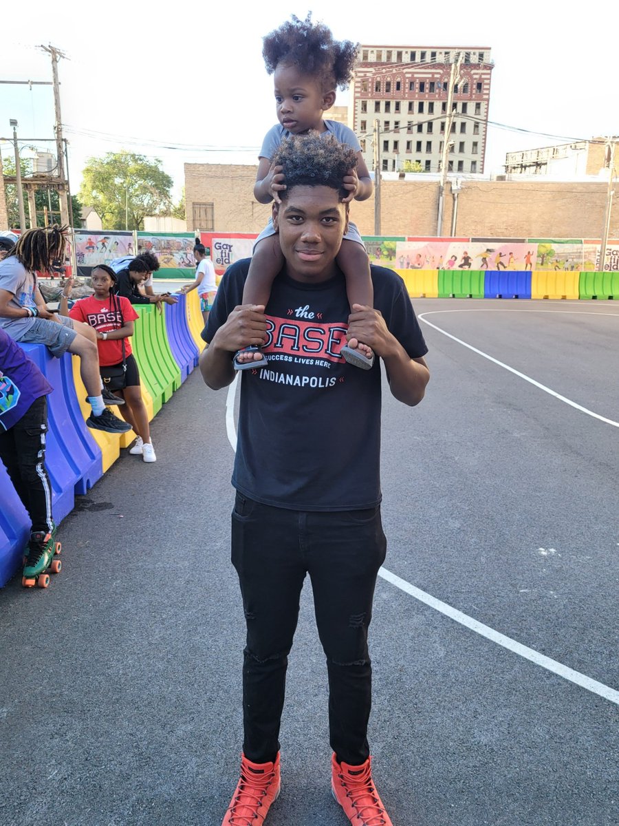 base_chicago's tweet photo. Summer fun @ChicagoParks skate park. #summerkickback #mychimyfuture come experience #westgarfieldpark #thebaseway๐โพ๏ธ๐๐ธ๐๐ https://t.co/vQSPBvx3P2