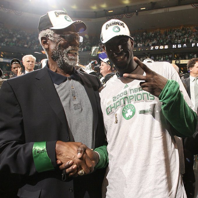 BostonTogether_'s tweet photo. وداع الأسطورة @KevinGarnett5KG للقائد المعظم في تاريخ بوسطن بيل راسل 🐐☘️🏀💯
#BillRussellRIP #BleedGreen https://t.co/JKuQnP4vFP