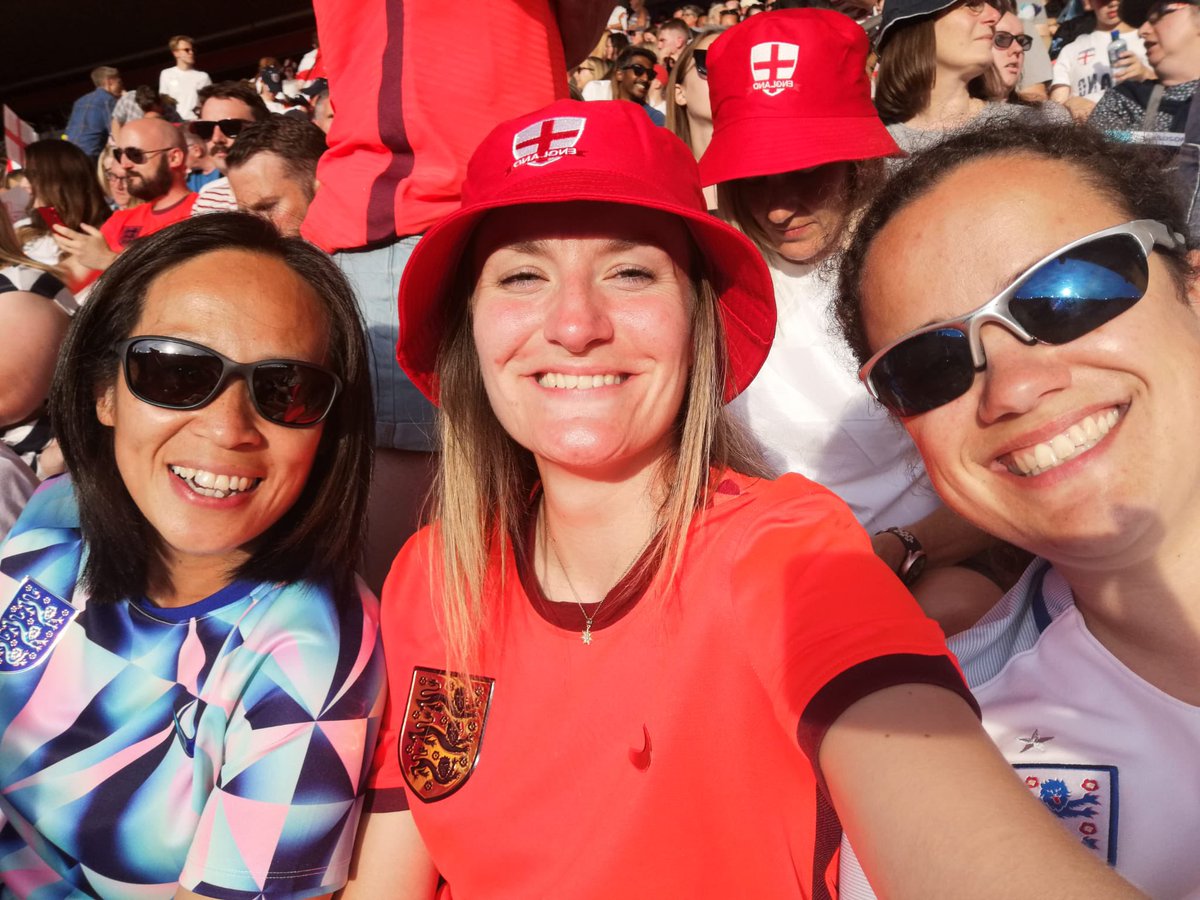 LauraGrubb12's tweet photo. I’ve had the best few weeks ⚽️🏆🏴󠁧󠁢󠁥󠁮󠁧󠁿 https://t.co/SPdhfE2KeP