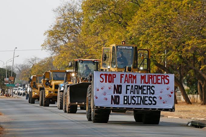 Just like you will never see this picture of South African Farmers on mainstream media protesting when being attacked and murdered on their farms. 
A retweet would be appreciated, thanks. 
<a href="/Lauren_Southern/">Lauren Southern</a> <a href="/EvaVlaar/">Eva Vlaardingerbroek</a>