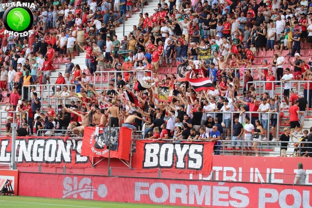 UltrasMadeinFR's tweet photo. ⚽️ Dijon - Saint-Étienne 
📢 Lingon’s Boys 2012 en action ! 
📆 30 juillet 2022 

#ultrasmadeinfrance 
#lingonsboys2012 #lb12 
#dfco #dijon https://t.co/xypl9KYL90