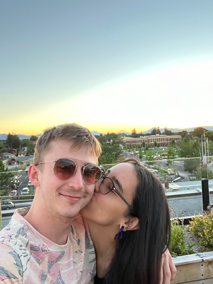 EvertonFriend's tweet photo. insurance adjusters, finding contractors, and trying to rebuild his home. All while preparing to start Nursing school in the fall. Please, if you can, donate to the page to help him rebuild his home. Anything helps. Hope you have a wonderful day!!  (2/2)

https://t.co/7uClo9CBsq https://t.co/0z4OZr8ePk