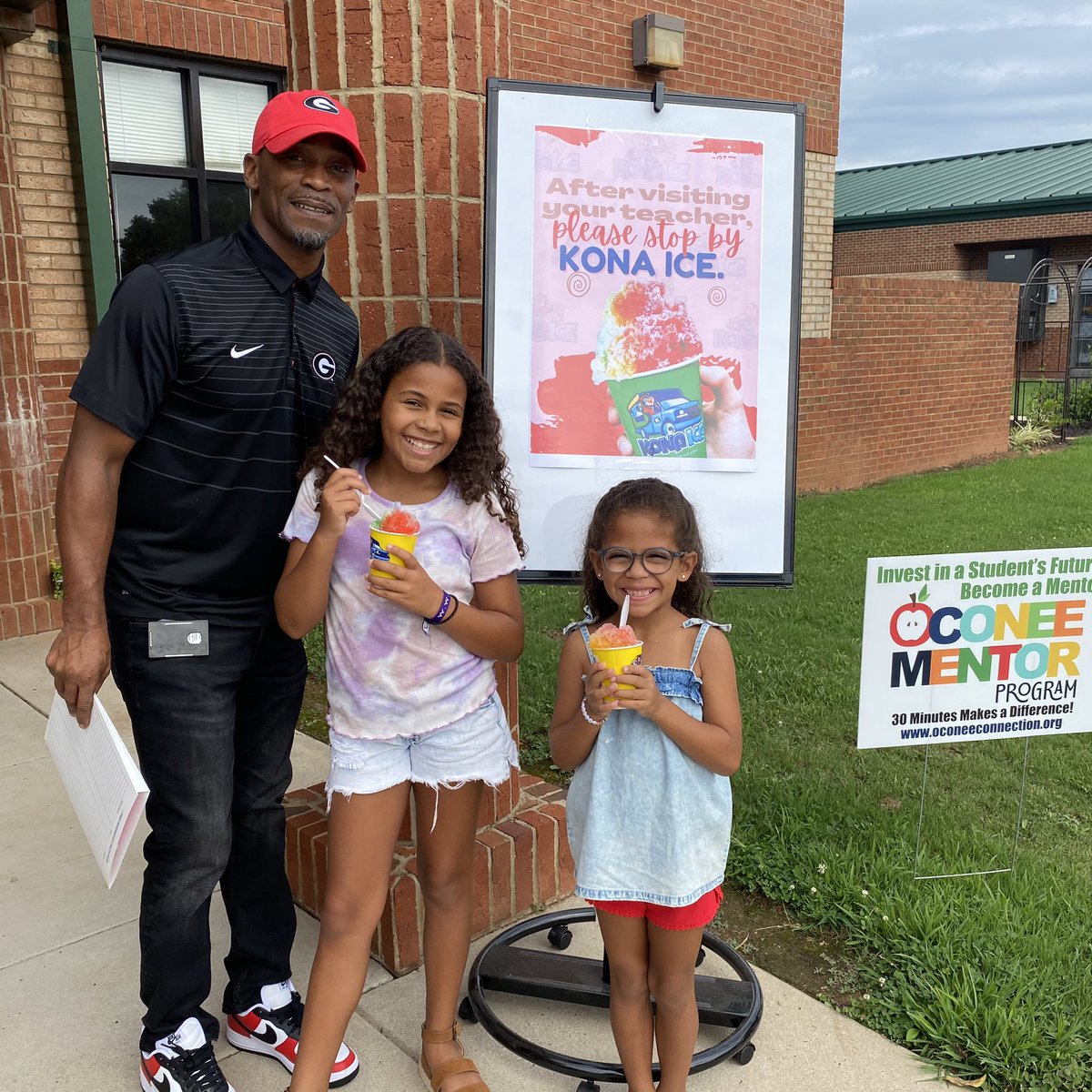 Welcome back, Rockets! 🚀We are looking forward to an amazing year at RBES. It was nice to celebrate with Kona Ice! @konaicegwinnett