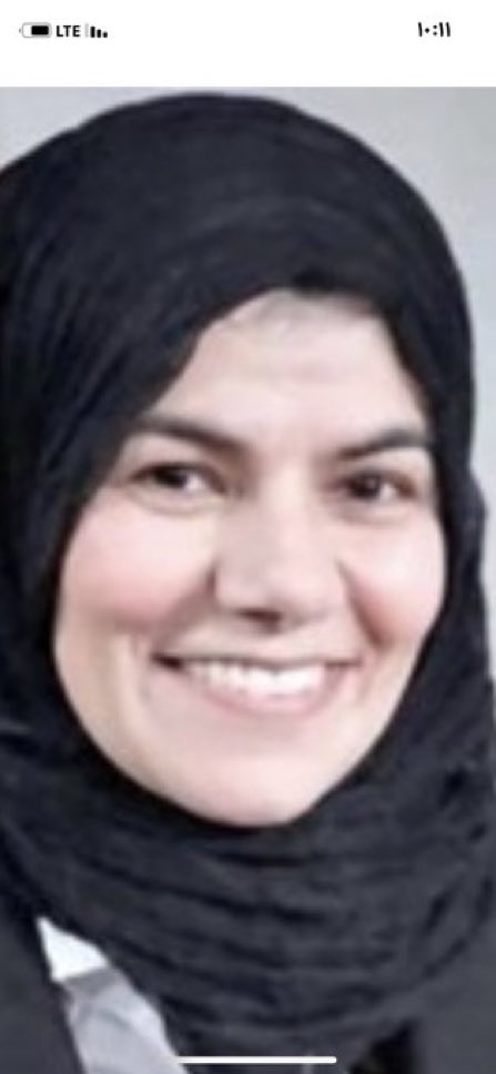 نطالب بوضع هذهِ الانسانه علي راس مجلس الخدمه المدنيه👏👏👏