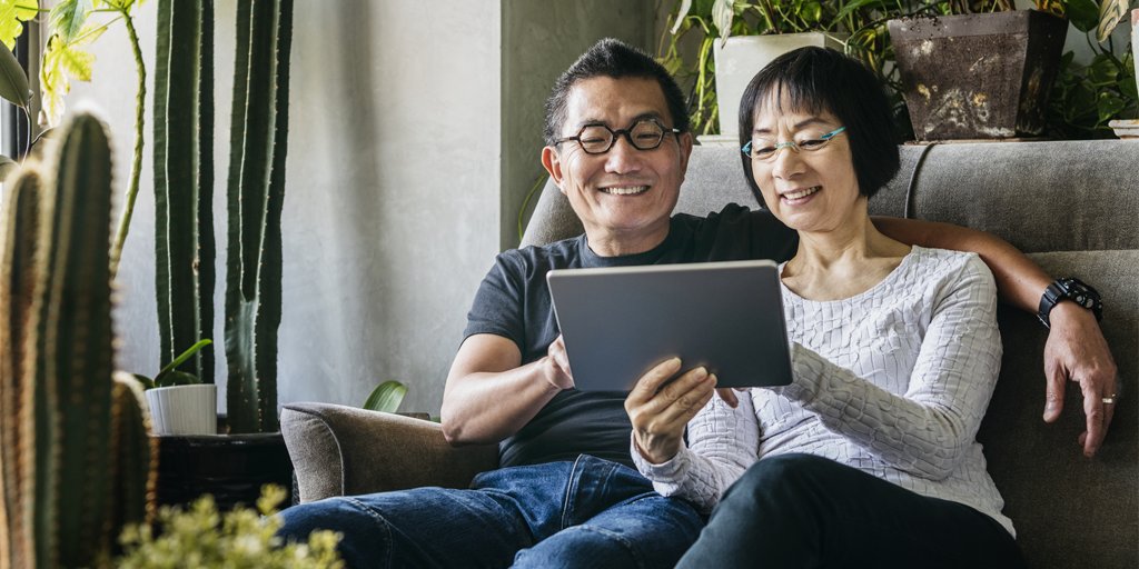 CA_DMV's tweet image. Are you age 70 or older and need to renew your REAL ID, driver&apos;s license, or ID card this year? You can renew conveniently online until December 31, 2022. Yes, even if your renewal notice says you must make an office visit!
Find out more: bit.ly/3bkz78D 
#seniordrivers