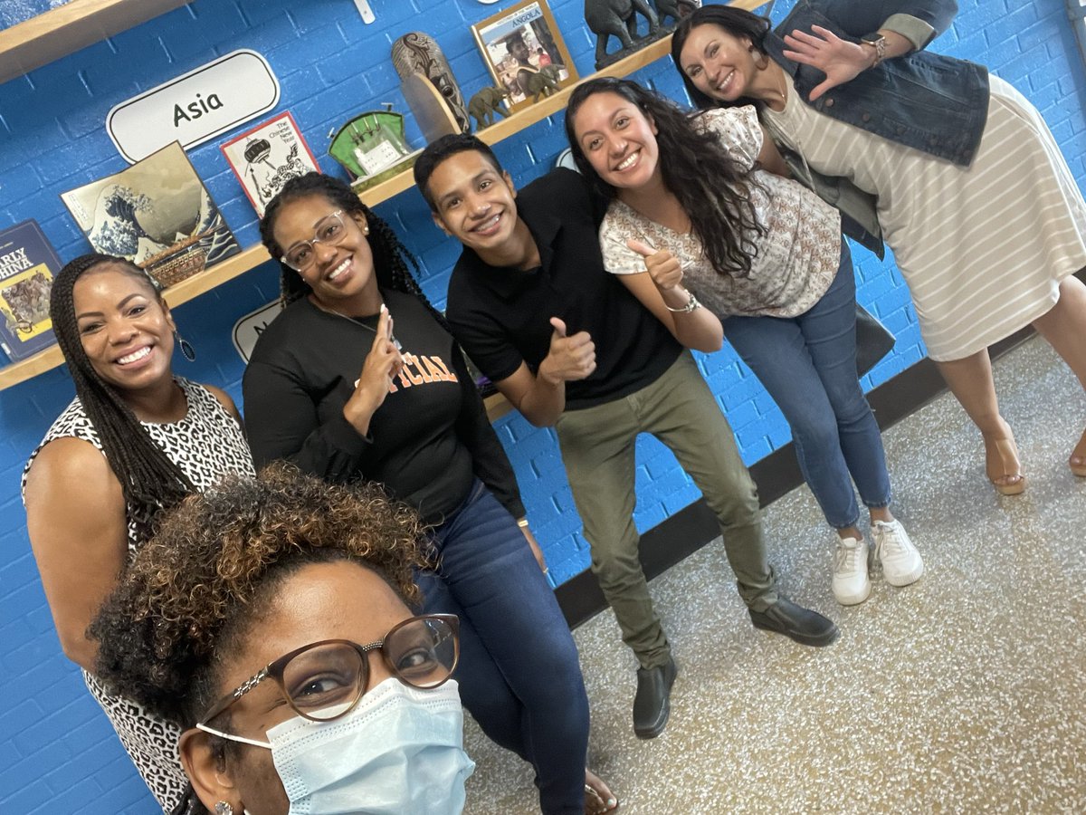 New Ambassador Teachers!!! 🥰🌈 So happy they have the chance to meet the staff <a href="/HowardHallElem/">Howard Hall</a> <a href="/ParticipateLrng/">Participate Learning</a> <a href="/Marvin555Ortiz/">Marvin Ortiz</a> #unitingourworld