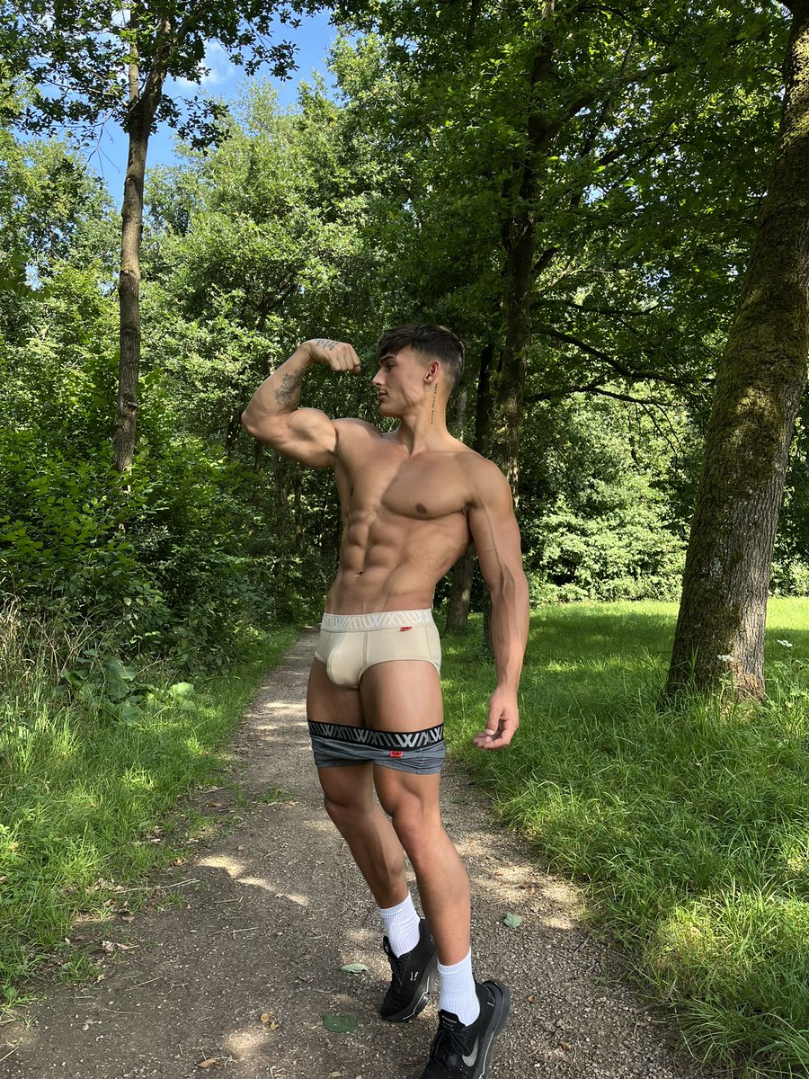 Today we launched our summer sale 25% on all products + a free pair of underwear for everyone who orders.
lvwstore.com