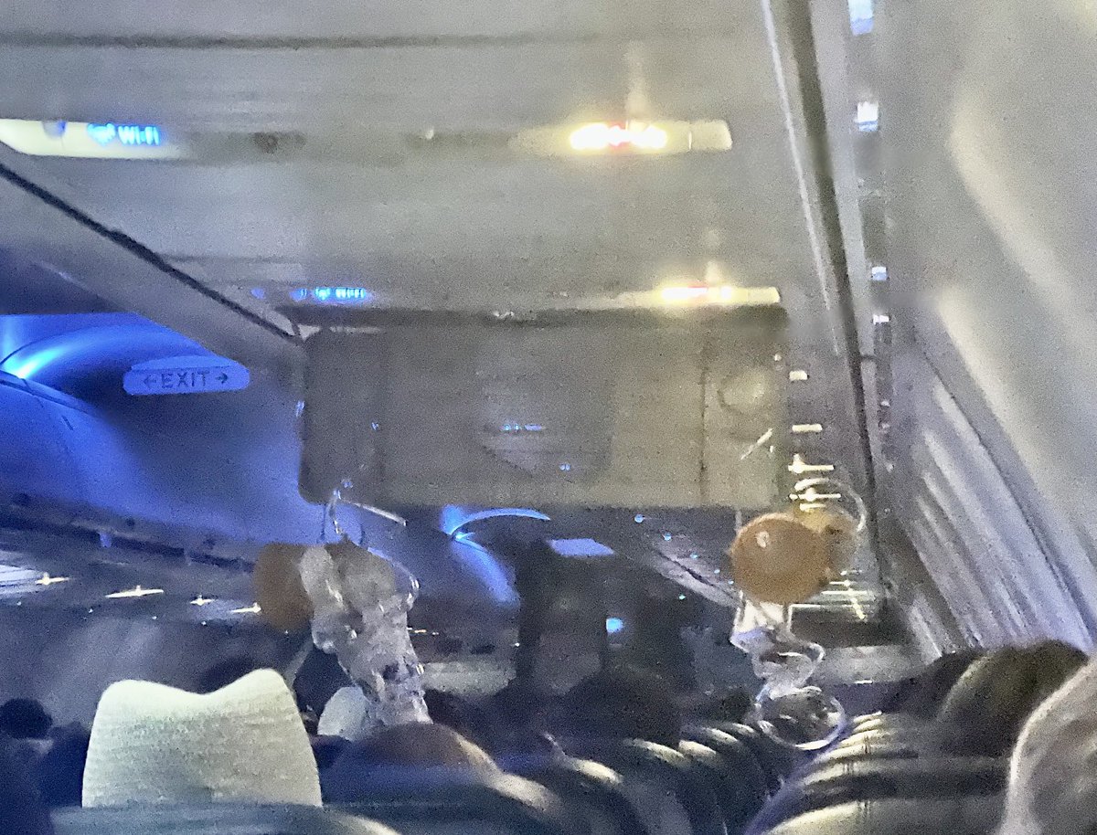 من أصعب الأوقات التي تمر على طاقم الطائرة و الركاب
#حوادث_الطيران