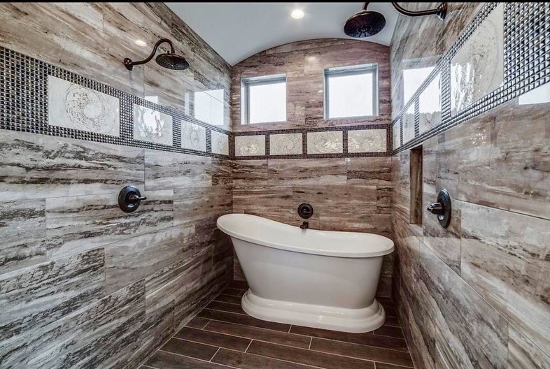 LuxeSignatureH1's tweet photo. His &amp; Hers bathroom goals🤍

Our favorite part of this bathroom design is the dual shower head system.

It gets rid of the problem of who gets the water first ���

Comment below what’s your favorite part of this custom layout👇🏼

#hisandhers #custombathroom #bathroomgoals https://t.co/QmeZIhRTkF