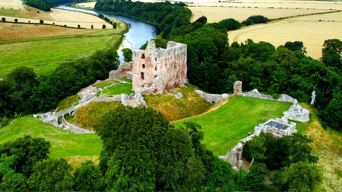ScotlandDanders's tweet photo. Got the drone out over Norham Castle. I grew up in this village and this castle was our childhood climbing frame #dronephotography #History #Northumberland #drone #outdoors #photography #nature https://t.co/nUCVs5ksgm