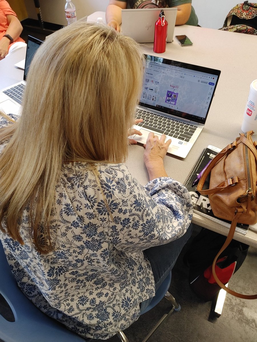 amyleitner06's tweet image. 💻🖐🏾 Exploring interactive tools together! @PearDeck, @AdobeExpress, #jamboard, and #googleclassroom. @lkdelay @StephS_EdTech @CFBDLS @CFBISD
