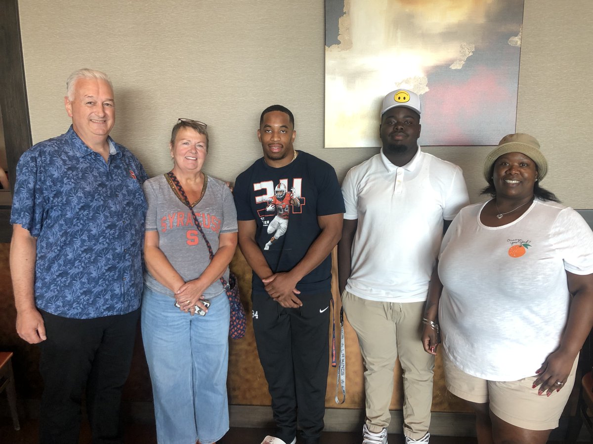 We were #PL34SED to be able to offer these 🍊 fans the chance to have lunch with <a href="/seantucker2020/">Sean Tucker</a> this past weekend! 

#SUFootball #syracuseorange