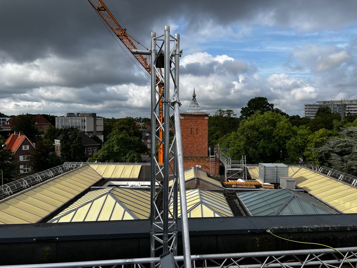 Vandaag zijn we in opdracht van <a href="/gem_Eindhoven/">gemeente Eindhoven</a>  gestart met de ingrijpende dakrenovatie en verduurzaming van het oudste deel (Rijksmonument) van het <a href="/vanabbemuseum/">Van Abbemuseum</a> We volgen de voortgang met een timelapsecamera. Eind september klaar.