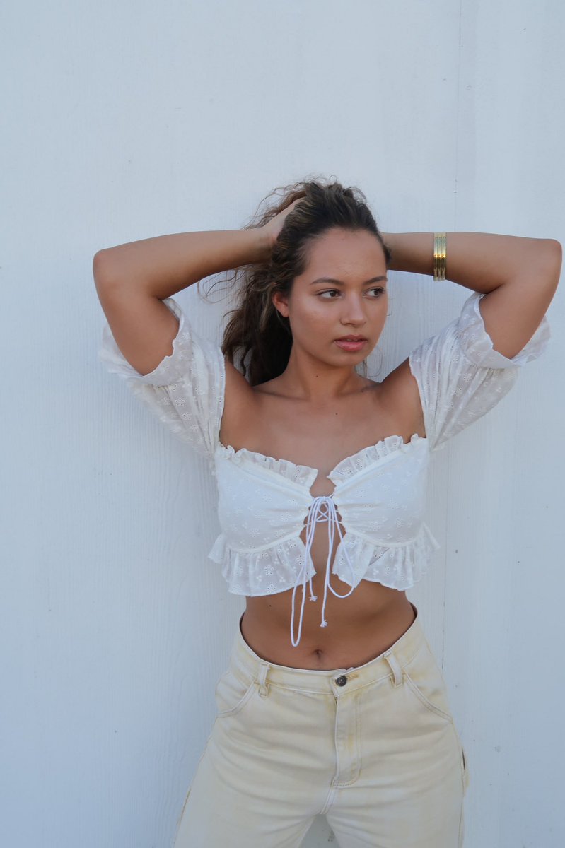 pameladelgadoo_'s tweet photo. white on white https://t.co/96TrBy1iNs