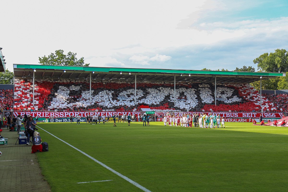 Nur_Energie's tweet image. Ein toller Fußballabend der leider mit 2:1 für @werderbremen endete. Aber unsere Truppe ist geil!!! Spielbericht, Statistik und Galerie gibt es hier 👉🏻 fcenergie.de/spieltag/dfb-p… #WIR #FCESVW