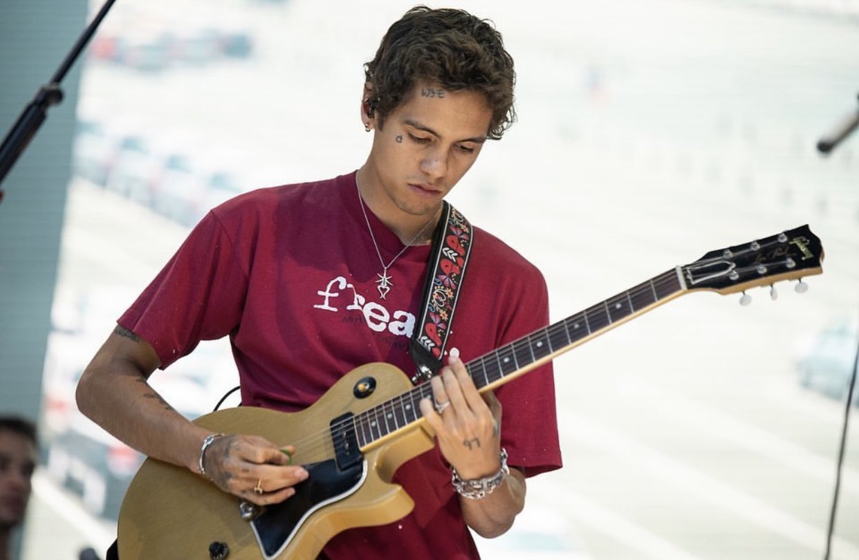 Dominic Fike Updates on Twitter "Dominic Fike performing at
