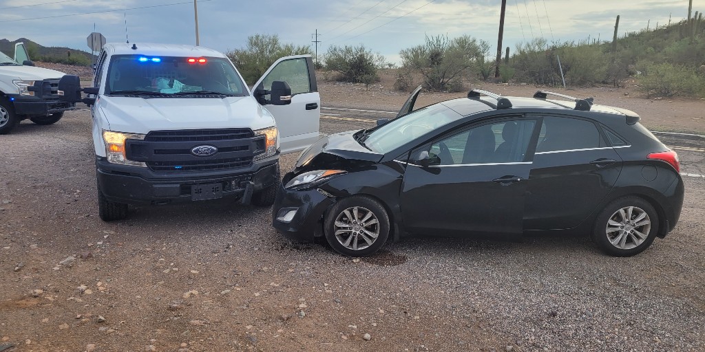 USBPChiefTCA's tweet photo. Two U.S. citizens face criminal charges after fleeing from Tucson Sector agents and #TohonoOodhamPD.

The tandem vehicles fled when agents attempted a #VehicleStop on SR-86. Driving erratically with no regard for safety, they were later arrested along with four migrants. https://t.co/JH5IUavKcP