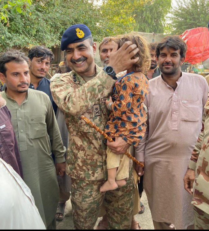 IamPakWarrior's tweet photo. Tragic loss of precious lives. 💔

Six brave sons of soil including Gen Sarfaraz Commander 12 Corps embraced Shahadat in #helicopter incident. 

#ISPR https://t.co/fAWiPdM9JZ