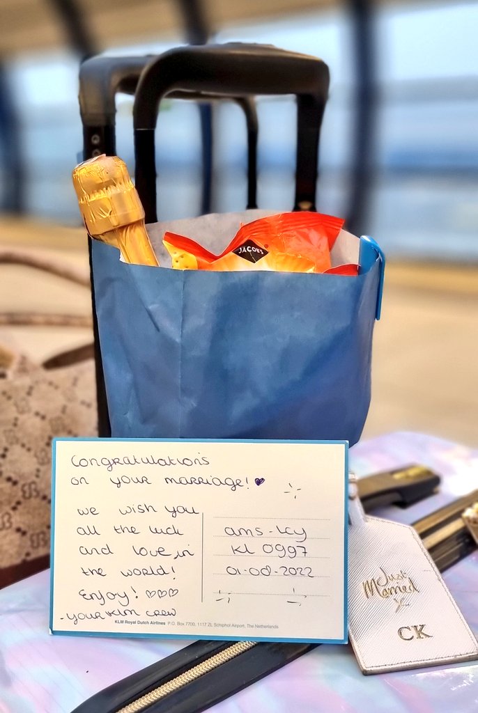The #KLM cabin crew heard we were coming back from our honeymoon and got me a little goodie bag.

The past 24 hours has been complete hell; this was such a ray of sunshine.

This.
This is how you treat customers.

Thank you so much <a href="/KLM/">KLM</a> ✈️🤍

@KLM_UK #LondonCityAirport #honeymoon