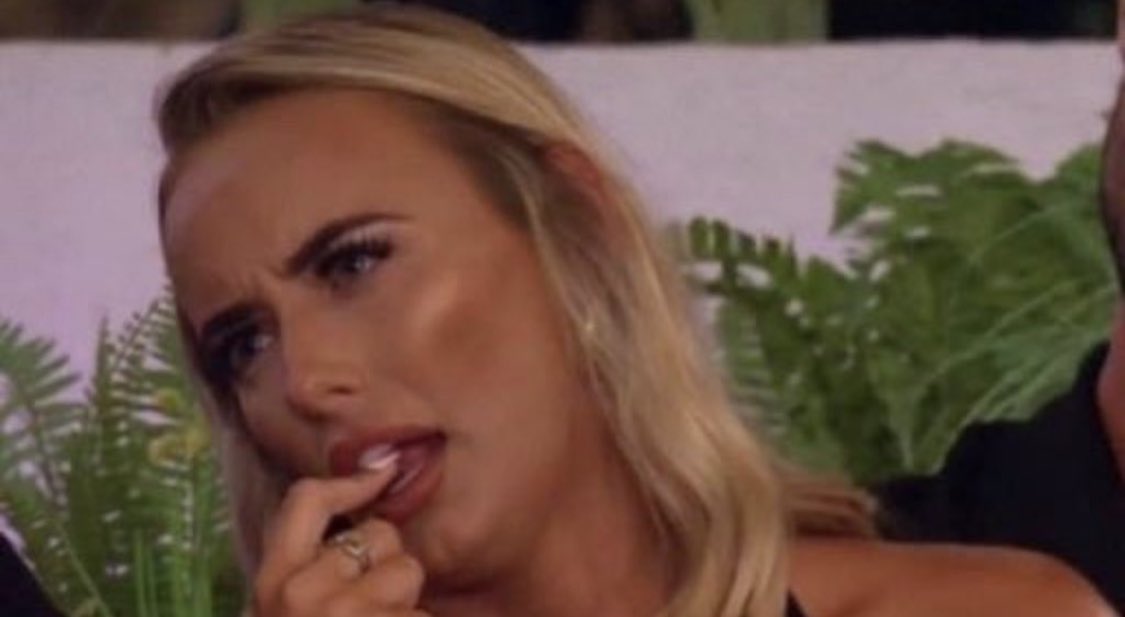 cumpIant's tweet photo. why does gemma need to make a face every time ekin speaks?? #Loveisland https://t.co/KZpIKAaL2K