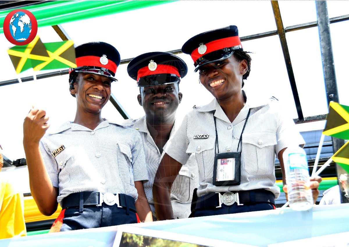 JamaicaObserver's tweet photo. The streets were filled in black, green and gold and patrons revelled in the festivities while observing the floats. 

Stay tuned for more coverage of the Emancipendence activities with the #OTeam.

[📷 Garfield Robinson]

#EmancipationDay  #FloatParade #HalfWayTree #TeamJamaica https://t.co/aSfPejJmn1