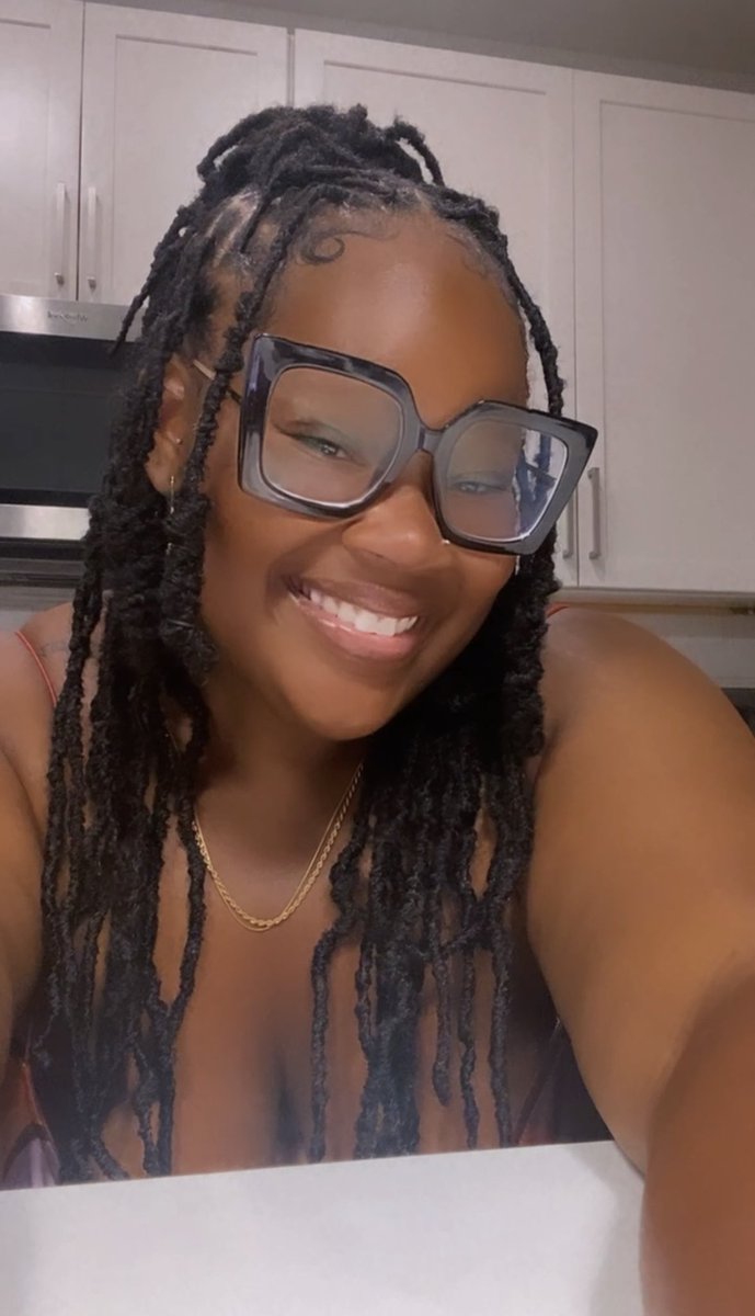 Me w/ locs 🤍 >>>>>>>