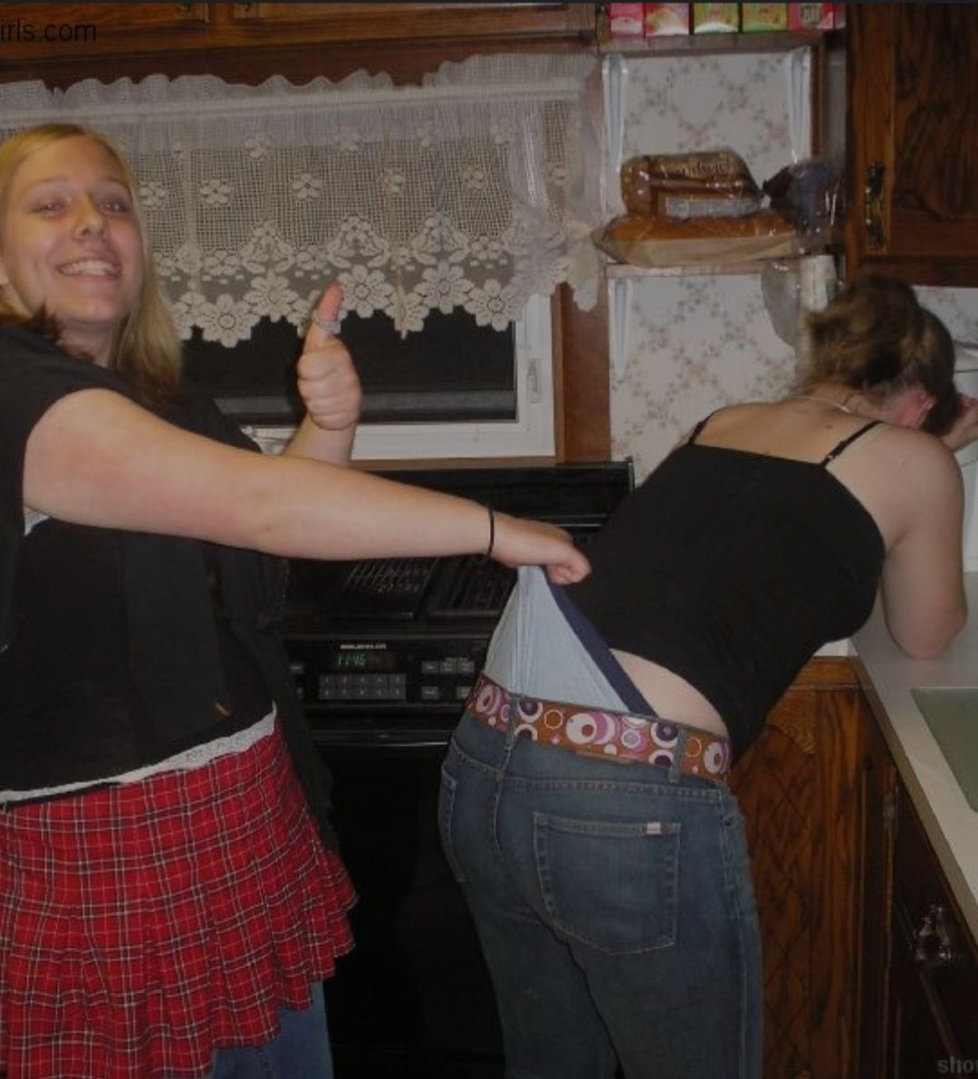 OofYewt's tweet photo. #wedgie #wedgiegirl #girlwedgie https://t.co/BcGGFhyK90