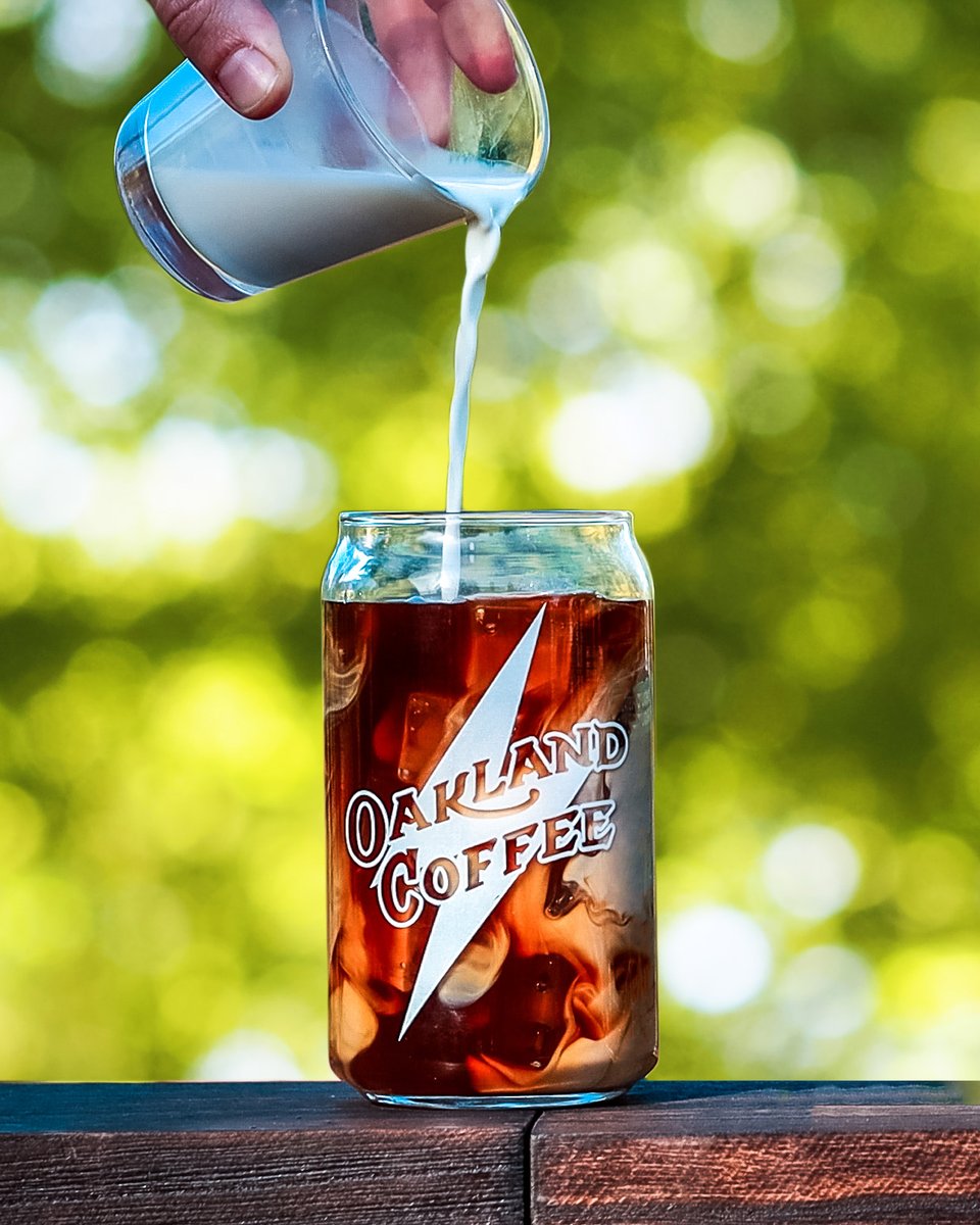 What’s your go-to cold brew recipe on a summer day? 🌞⚡️ Tag us in your favorite cold brew photos and we’ll share some with you 😃 #OaklandCoffee #ColdBrew