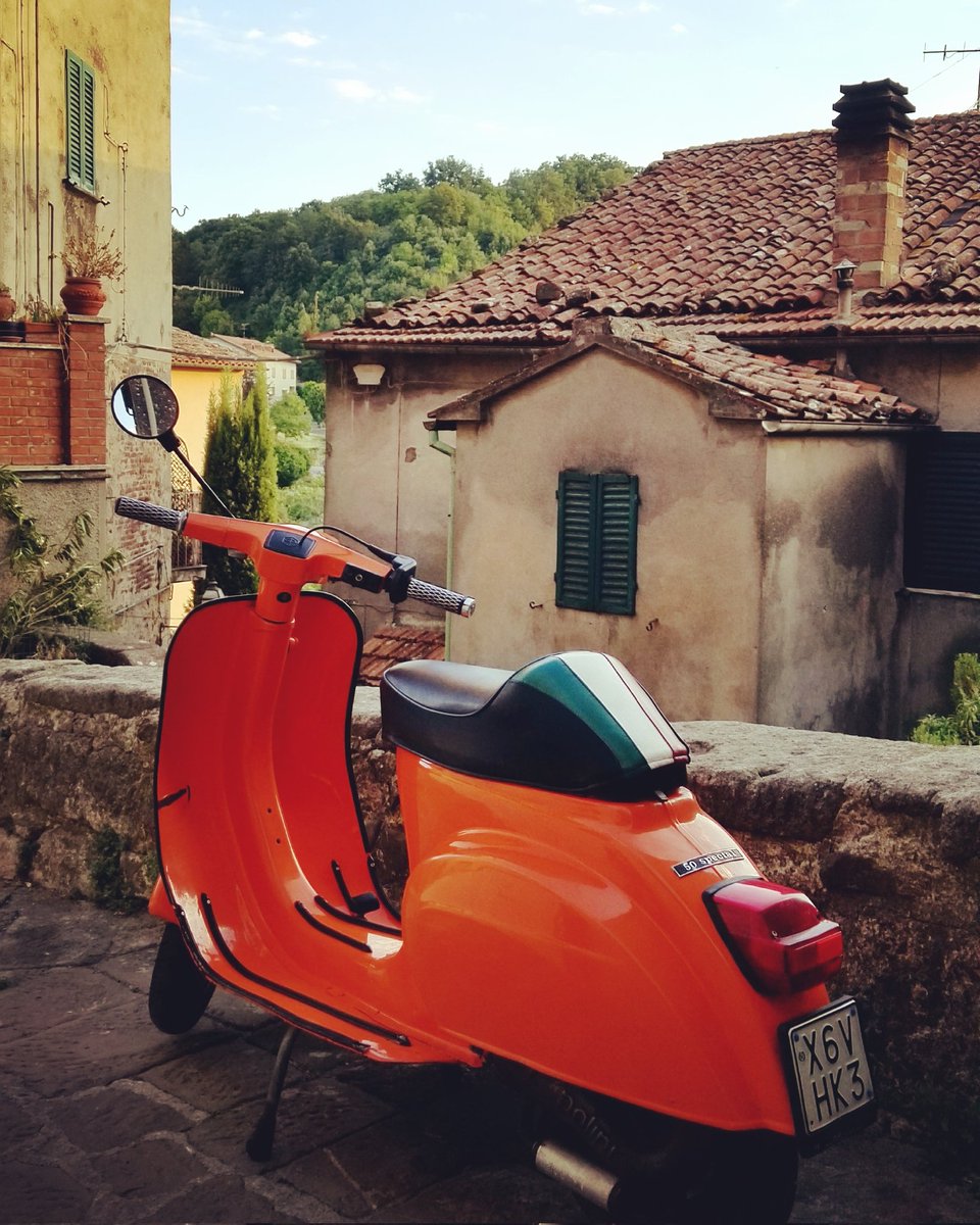 CarolineTabah's tweet photo. A find! ☺️
Une trouvaille...😍
#vespa #arcidosso #tuscany #italy🇮🇹
#clazz #medievalvillage https://t.co/b6tlGaVfE6