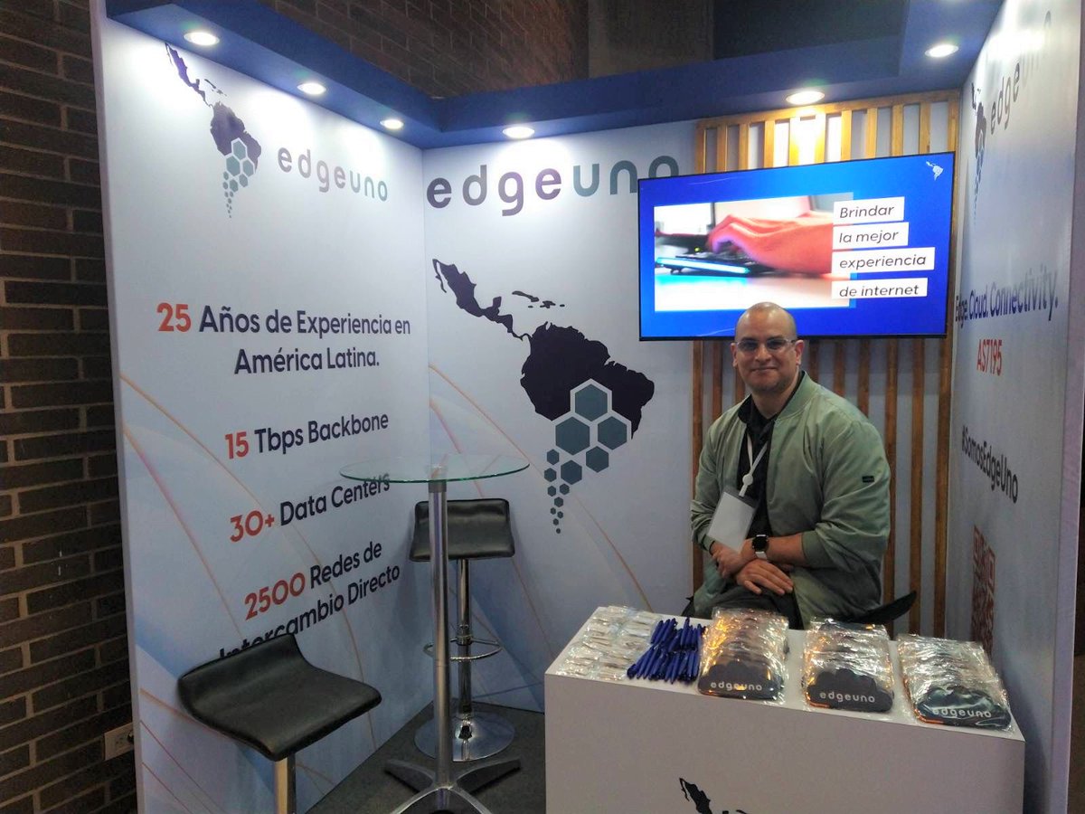 EdgeUno's tweet image. ¡La semana pasada asistimos y patrocinamos  
@DevopsdaysMed 2022! Fue una gran oportunidad para conocer más gente de la comunidad DevOps y compartir conocimientos sobre nuestra industria.

#edgeuno #edgeunonews #devopsdays #devopsdaysmedellin #medellin
