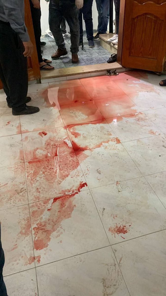 صورة متداولة من منزل القيادي بسام السعدي بعد الاعتداء عليه بالضرب المبرح واعتقاله.

📷 منصات التواصل