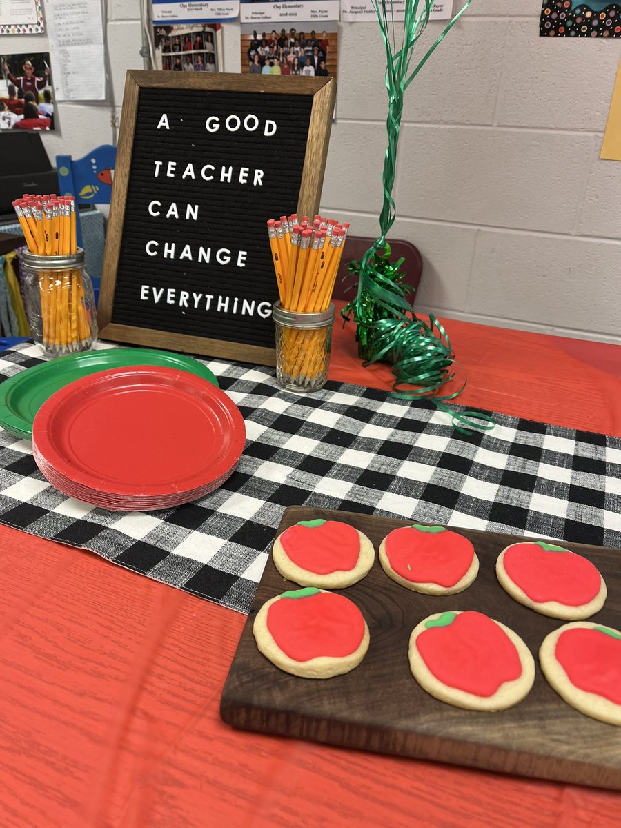 ClayCougarCubs's tweet photo. We are so excited to have all of these awesome new teachers at Clay Elementary this year. Today we welcomed them in with a few sweet treats. Looking forward to a great school year! @jacqnaii @AllisonW_5 @JEFCOED @tpaynebama https://t.co/uQsmrnQkot