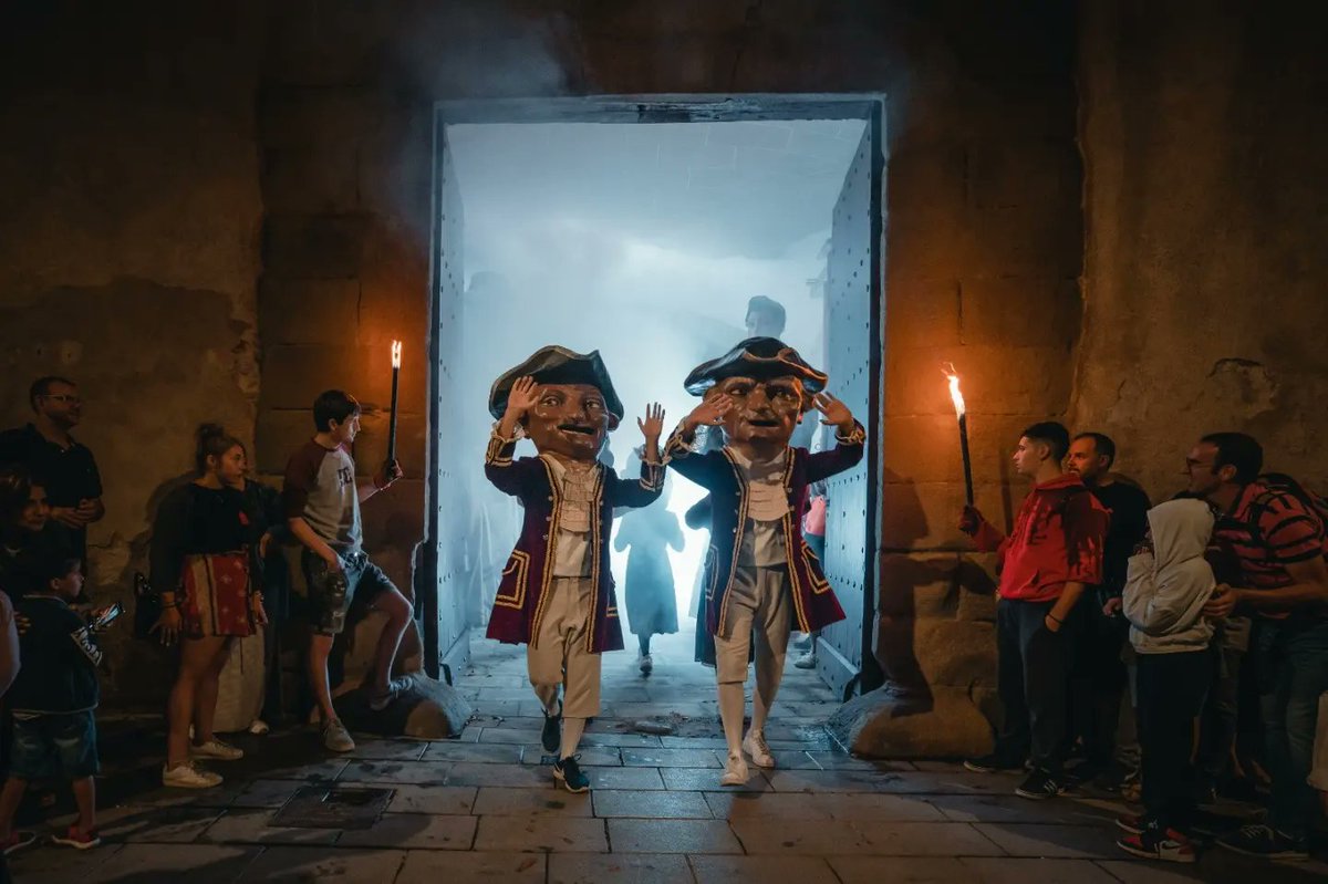 Pescant la Lluna 2022. 
Som CULTURA. 
Som DEIXEBLES. 
Som POBLE. 

#FMTorelló2022 #somDeixebles #somCultura <a href="/FMajorTorello/">Festa Major Torello</a>