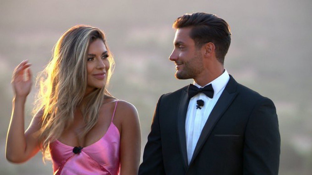 Tehyal1's tweet photo. OUR PARENTS SLAYED AS PER USUAL #Loveisland https://t.co/mRd1BUWAZv
