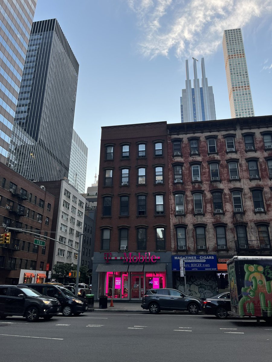JuanSalazarSLH's tweet photo. THANK YOU for the #5GUC coverage @TMobile while I was in NYC! πΆβ
#Tmobilelife @JonFreier @MikeSievert https://t.co/QB0myqHUWO