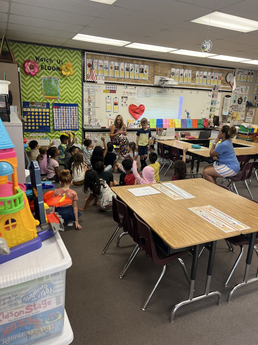 PESPrincipal17's tweet photo. Chrysanthemum story time with full SEL accompanying lesson in Ms. Carey and Mrs. Lanam’s first grade classrooms. https://t.co/ECxsXEj1rg