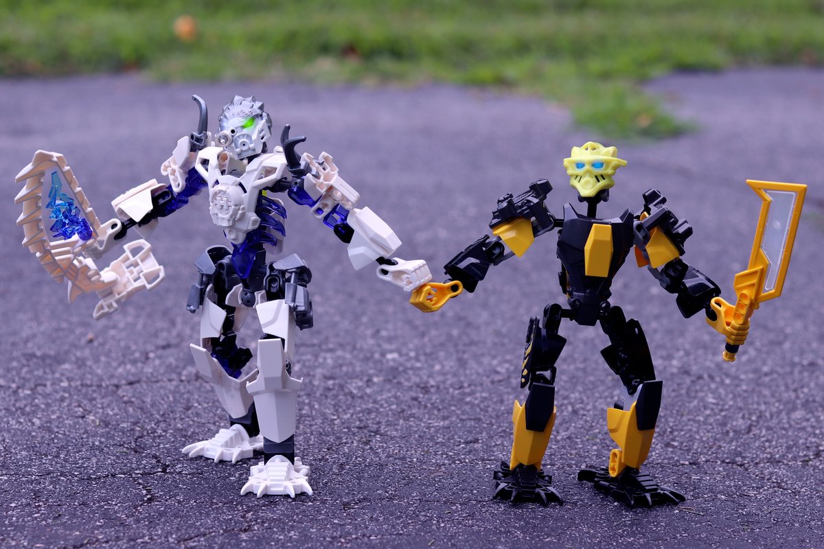 KrexaP's tweet photo. KREXA: Fractured Reality Season 1, Episode 1 turns 4 today! To celebrate here are some photos of power couple Krexa and Angwairu from a recent photoshoot! Both will return in Season 2, Episode 1 releasing this October! #bionicle #toa #stopmotion #krexa #angwairu #fracturedreality https://t.co/nPQGQOpFHF