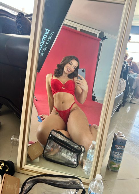 Watch Mandy Waters's leaked NSFW photo on TwXstars