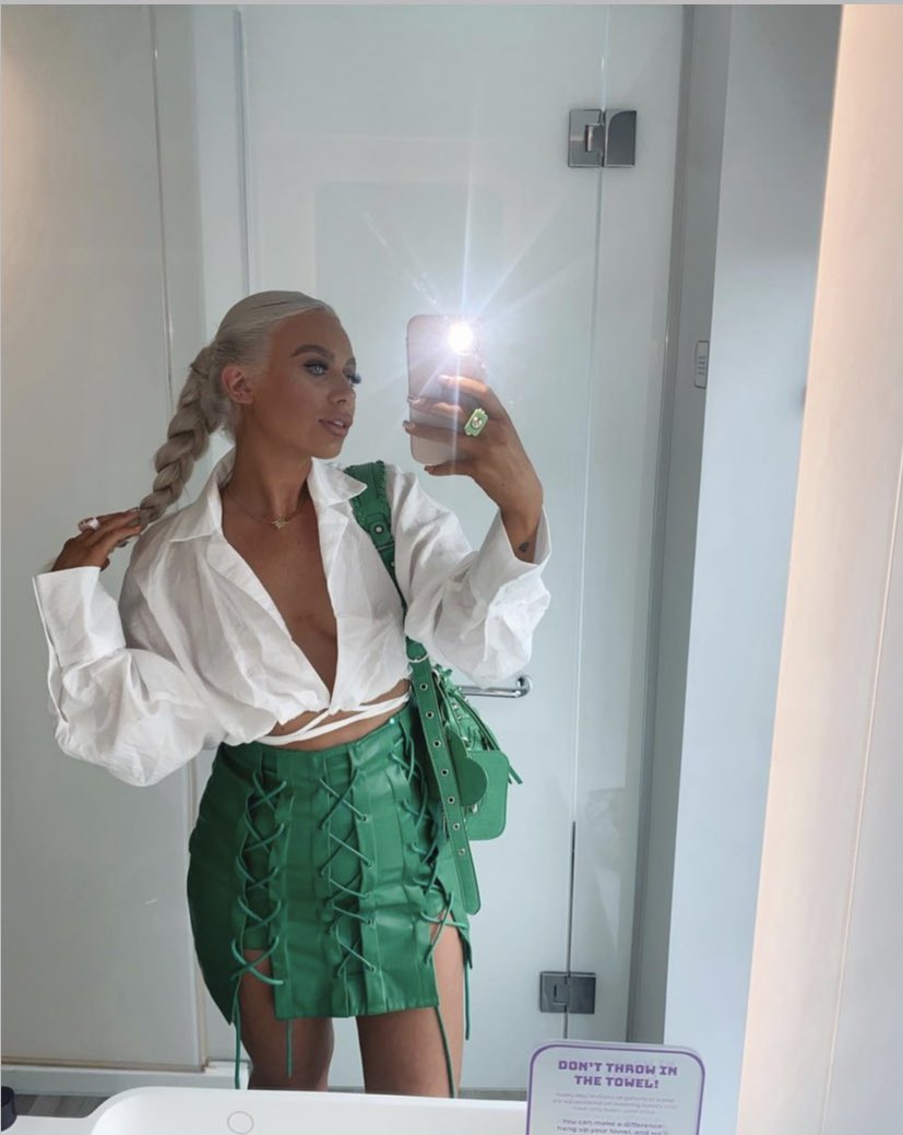 April Dundas tweet media