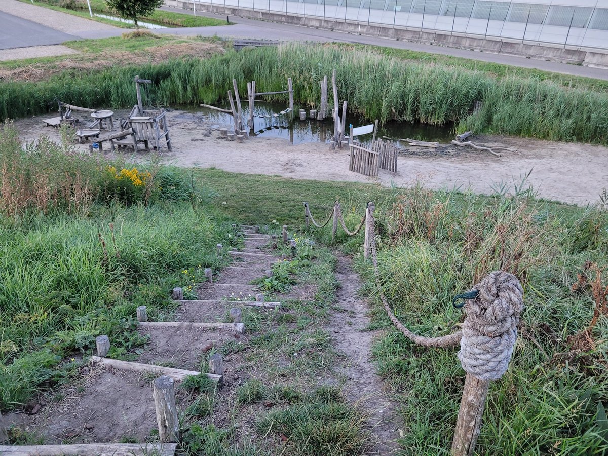 Natuurbelevings's tweet photo. Ook in de zomer wordt er gewerkt door onze #vrijwilligers. Want wat groeit alles hard 😁
De speelplekken hadden prioriteit vanavond want het is tenslotte vakantie. Ook zijn de paden gemaaid en zijn er snoeiklussen uitgevoerd. Fijne zomer allemaal! 😎 #zomerwerkavond #DeBult https://t.co/t8Bxh4pZCU