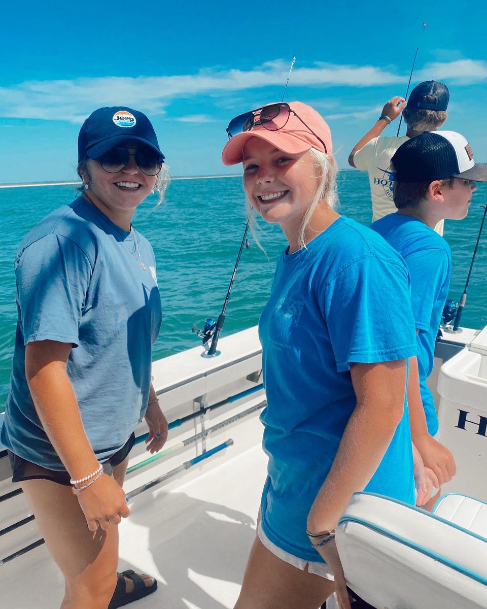 Lillian21627737's tweet photo. Not my typical post on Twitter… lol. However, I had an awesome day fishing with @brooklyn_lovin. Even caught me a hammerhead. https://t.co/pkibF6JOZJ