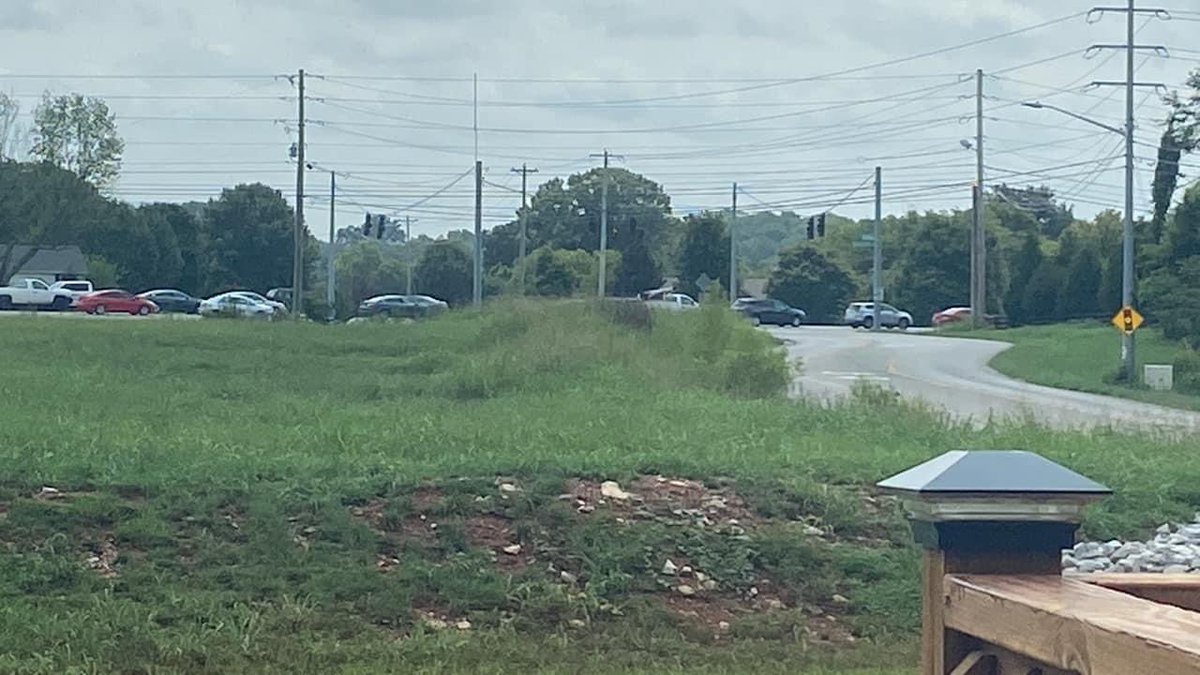 Jennjenn42103's tweet photo. @KYTCDistrict3 @joeimel Avoid this area if at all possible today. Traffic is backed up and people are blocking the intersection at the light. It’s been this way all day. https://t.co/gqRjPJMJSZ