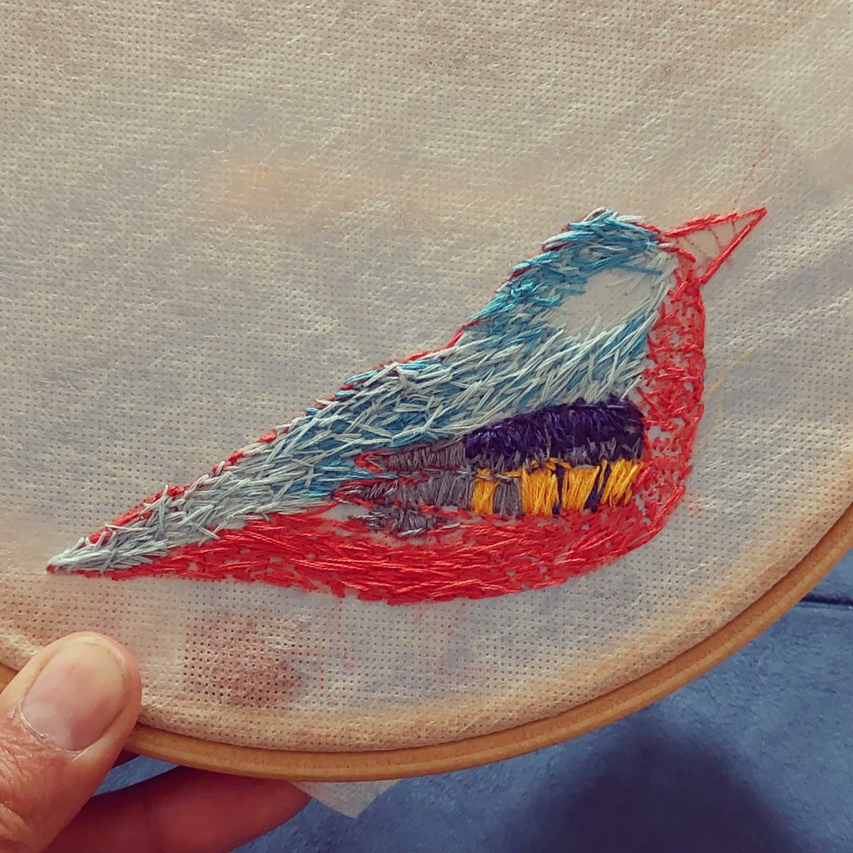 ArtistZara's tweet photo. I lobe the back of embroidery. They have so much life ! #embroidery #textile #sewing #ArtistOnTwitter #BirdTwitter #bird @ArtMutuals https://t.co/8C6U6UU1eu