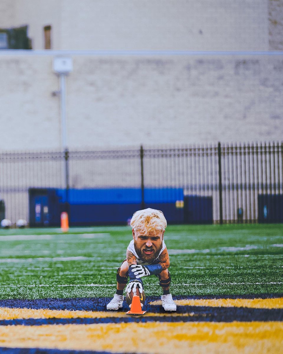 WVUSports's tweet photo. Fall camp or small camp? 🤔

#HailWV https://t.co/9OkpdmC7jo