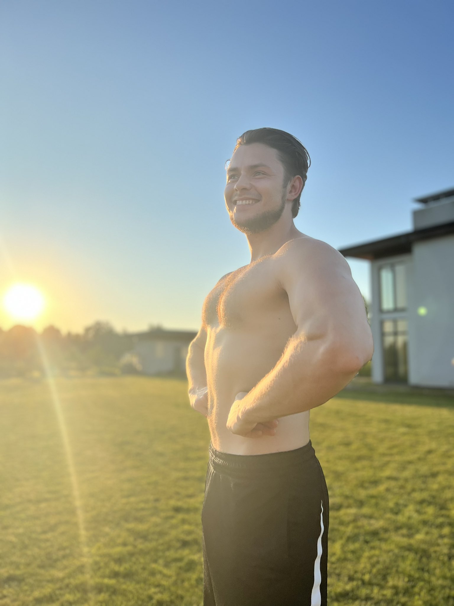 summer sunsets thats what makes me smile and a great BJ ??#gay 

https://t.co/DdFbA8ZToX https://t.c