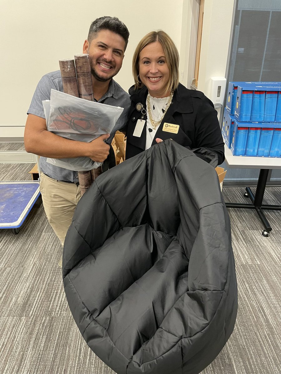 rockwallschools's tweet photo. Our first year teachers picked up some great supplies for their classrooms today. Special thanks to Curriculum and Instruction and @RockwallEdFound for supporting our wonderful teachers. https://t.co/QTUPnN4uML