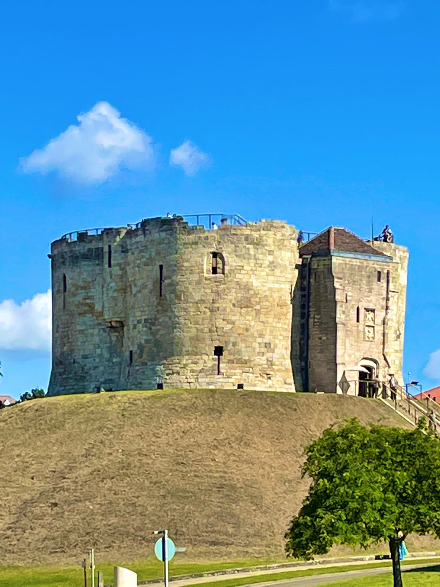 daniela_barilla's tweet photo. 📣📣We are recruiting 6 new colleagues 🎓in the dept of Biology at York: https://t.co/WRGzZOSiiU If you need any encouragement, here is my walk to campus, a brilliant history tour!
📆Deadline 17th August https://t.co/yDLkEXjml9