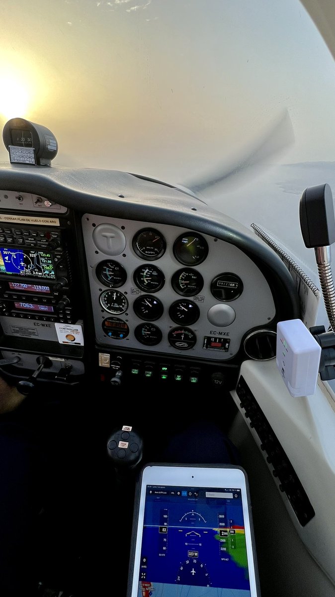 stani320's tweet photo. Flying into the dust or dusk? 🤔 #calima #tenerife #flyrotax #tecnamaircraft #tecnam2002 #foreflight #teamforeflight #avgeek #sunset #dusk #sunset #flightdeckmonday #canaries #weather https://t.co/7jq0GBNLtY